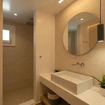 Kameo, Hotel *