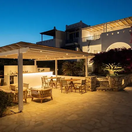 Kameo, Hotel