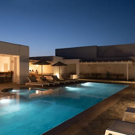 Kameo, Hotel